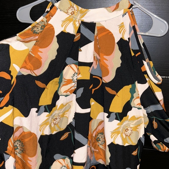 Cold shoulder blouse - Picture 3 of 4